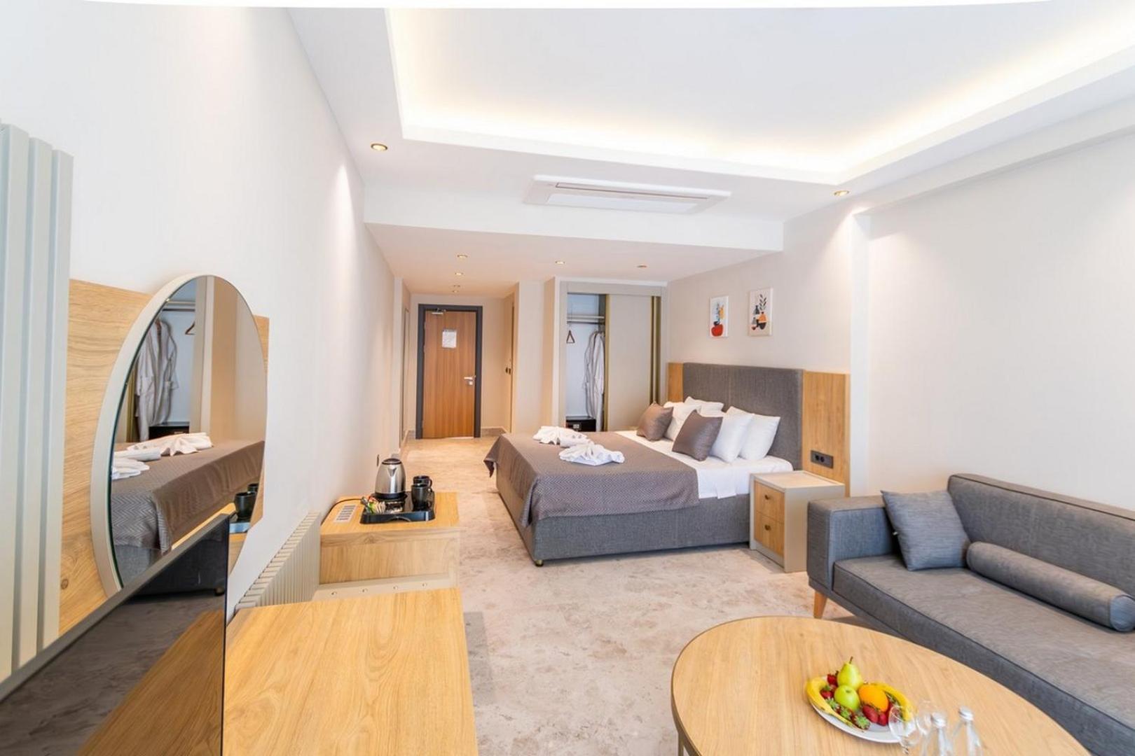 222 Hisaroenue Otel