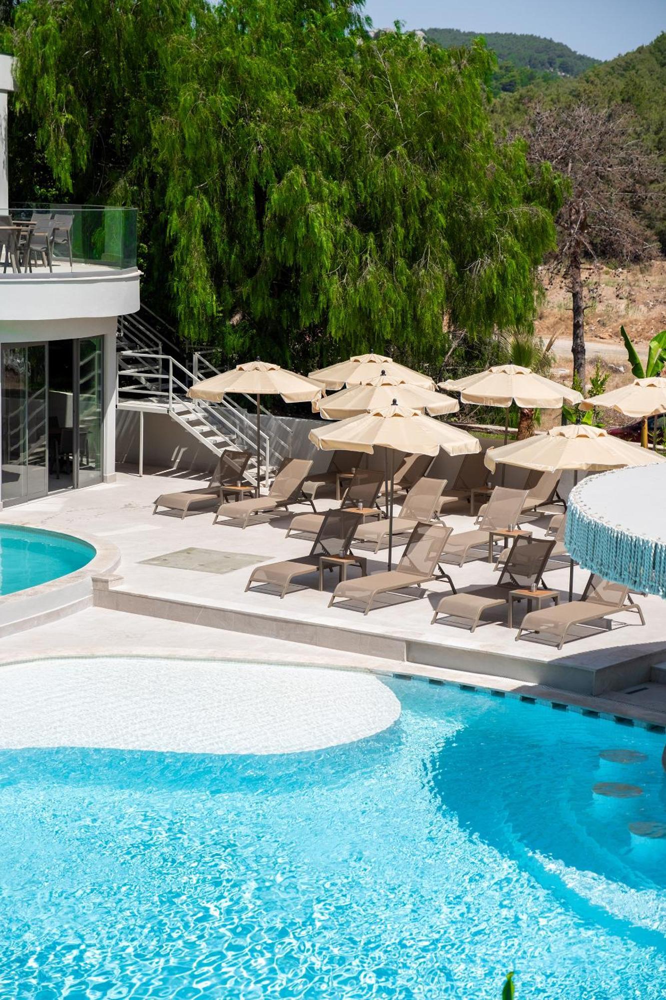 222 Hisaroenue Otel